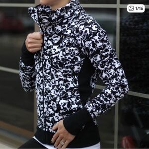 Lululemon Cozy Cuddle Up Jacket size 6 Black & White